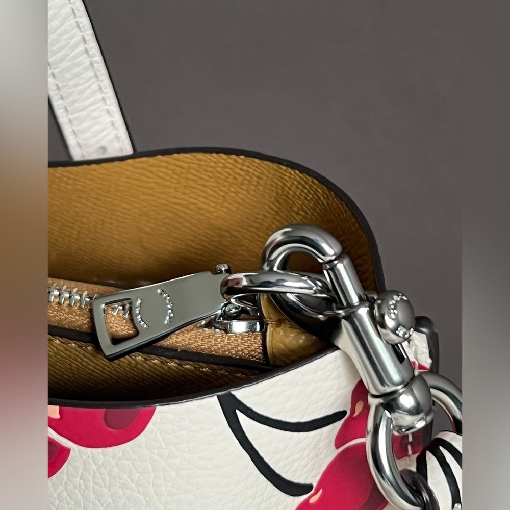 CY695 - Coach Mollie Tote Bag 25 With Cherry Print - Picture 12 of 16